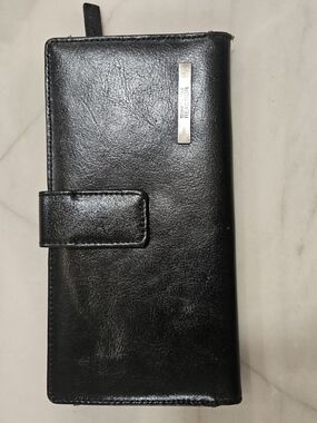 Kenneth Cole Reaction Black Leather Wallet with Silver Logo Bar
